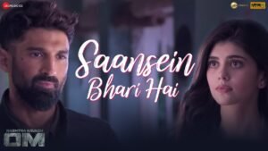 Saansein Bhari Hai Lyrics (साँसें भारी है Lyrics in Hindi): The song is sung by Raj Barman, and has music by Chirantan Bhatt while Manoj Yadav has written the Saansein Bhari Hai Lyrics. , and it features Aditya Roy Kapur & Sanjana Sanghi.